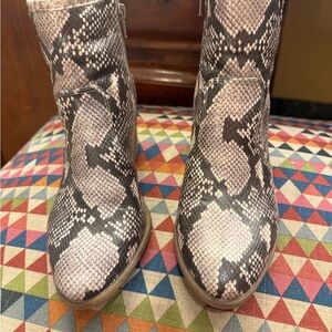 Carlos by Carlos Santana Snakeskin Ankle Booties size 8 1/2